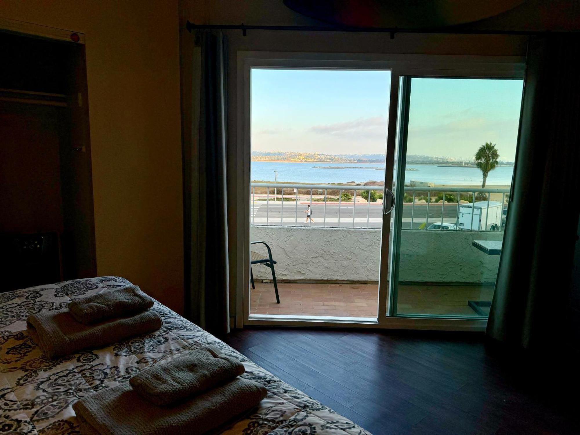 Panoramic View Bayfront Gem 3br *